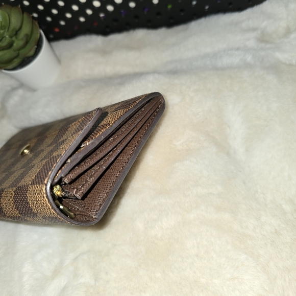 LOUIS VUITTON Damier Ebene Sarah Wallet - Picture 3 of 15